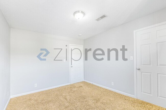 Building Photo - Unit APT B
