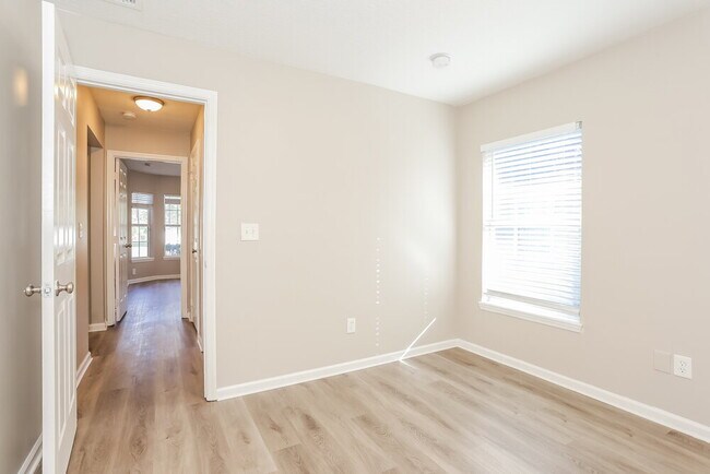 Building Photo - 10896 Campus Heights Ln