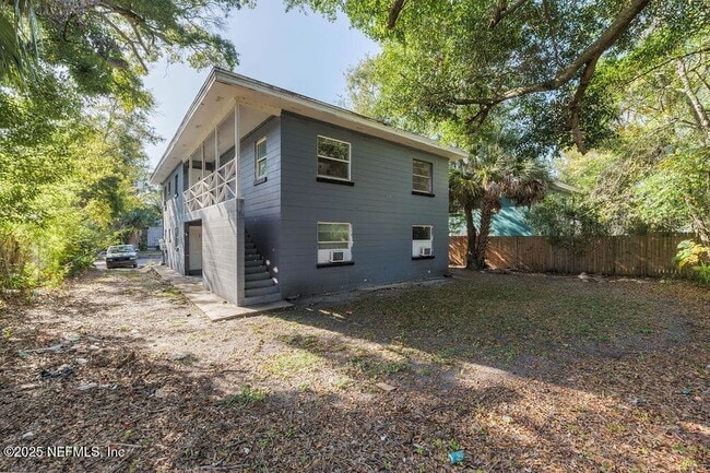 Building Photo - 239 E 16th St