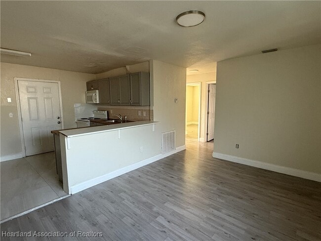 Building Photo - 173 E Rainbow St