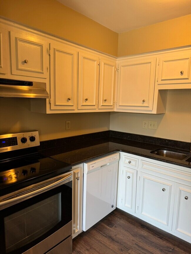 Building Photo - 5807 Brentwood Trace