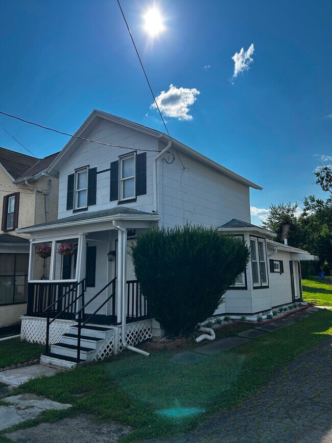 Building Photo - Charming 1-Bedroom Apartment in West Scranton – $1,050/Month