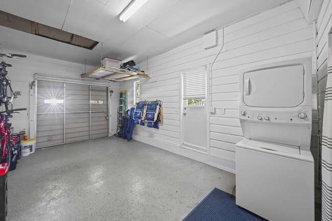 Building Photo - 1714 N Palmway
