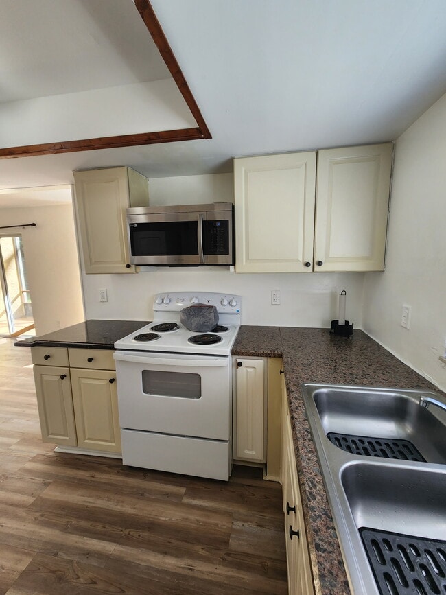 Building Photo - 411 Banana Cay Dr