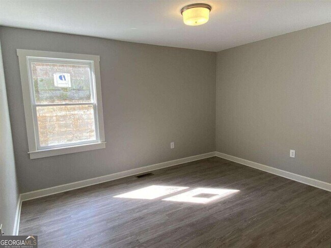 Building Photo - 86 S Forest Ave