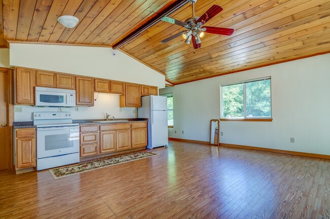 Building Photo - 839 S Hazzle Ct