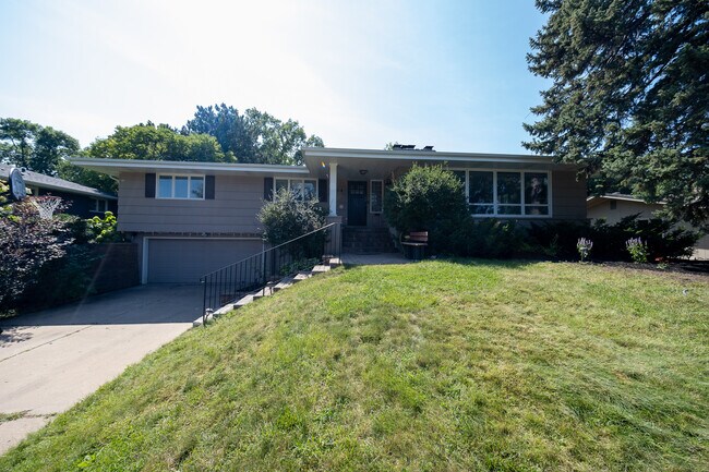 Building Photo - 6624 Southcrest Dr