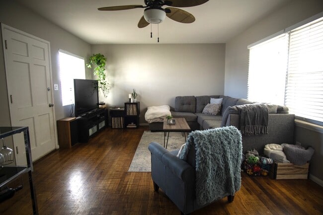 Building Photo - 1953 Rowan St