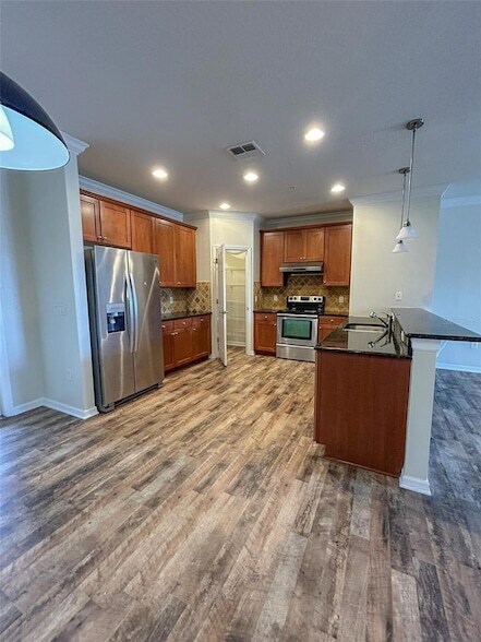 Building Photo - 691 Pensacola Ln