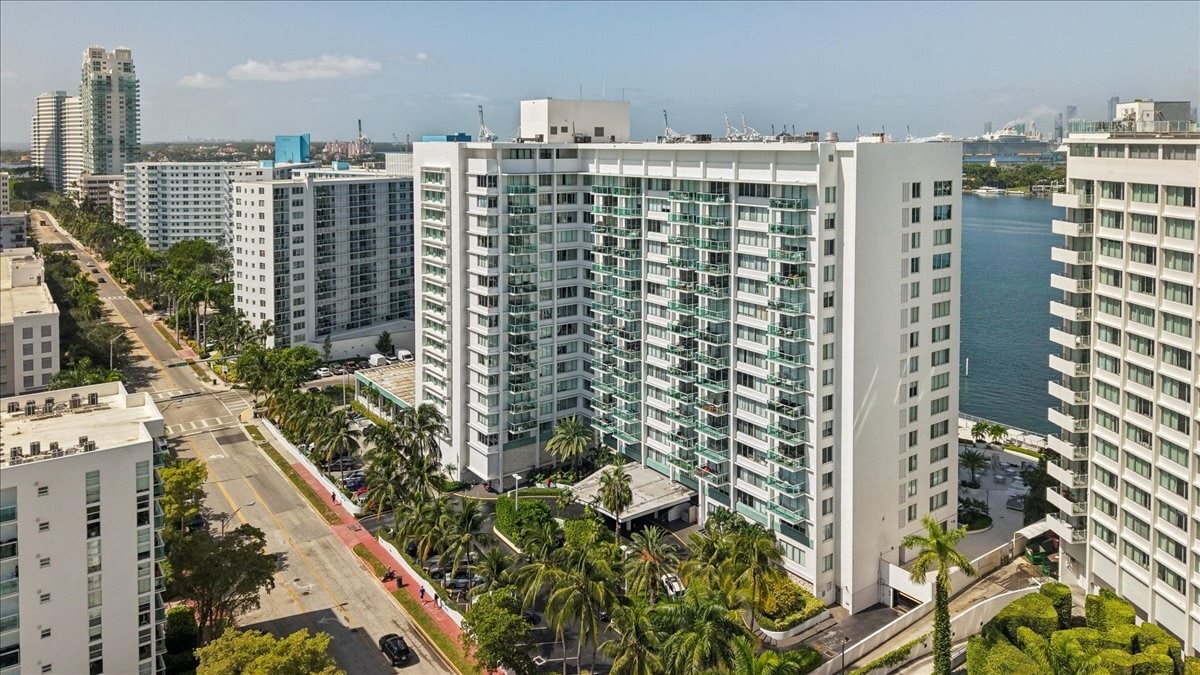 Building Photo - 1000 West Ave
