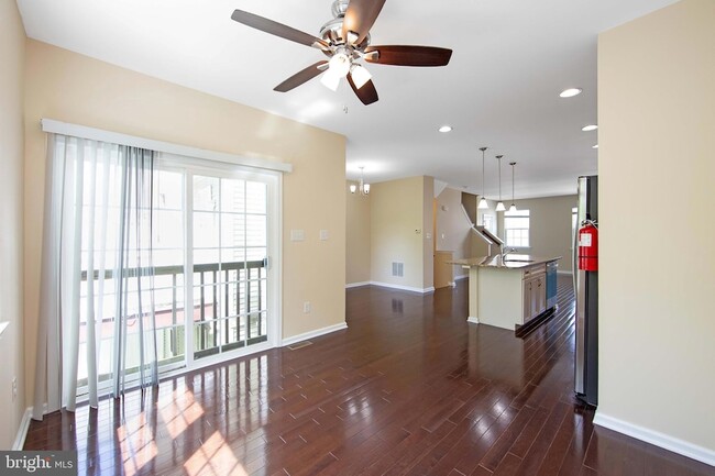 Building Photo - 421 Dogwood Dr