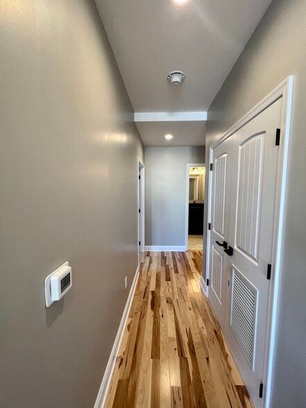 Building Photo - 116 S Main St