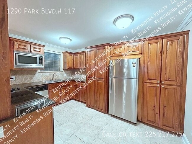 Building Photo - 1290 Park Blvd