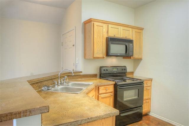 Building Photo - 120 Lindas Creek Ln