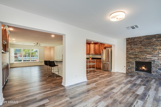 Building Photo - 2532 E Highland Ave