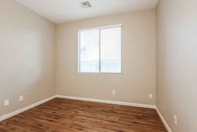 Building Photo - 14338 W Crocus Dr