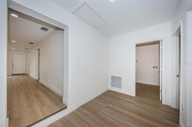 Building Photo - 427 92nd Ave N