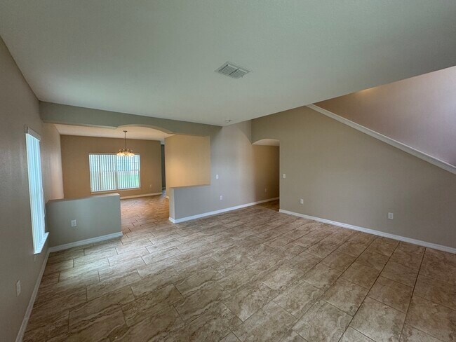 Building Photo - 527 Bristol Cir