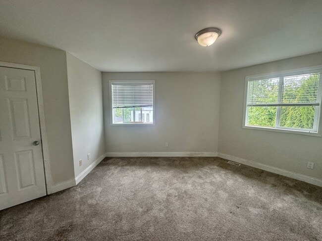 Building Photo - Must See Home!!