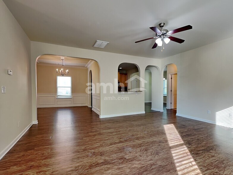 Building Photo - 1470 Rose Terrace Cir
