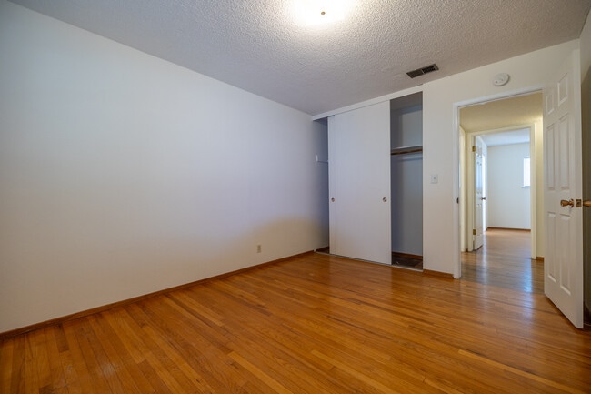 Building Photo - 1416 Petal Way