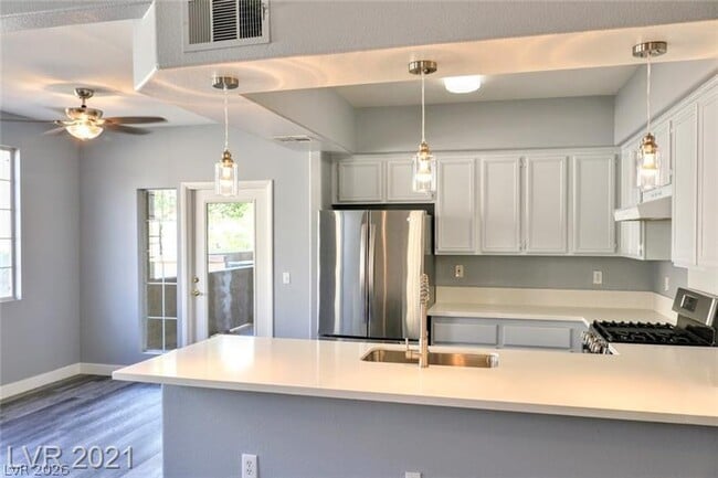 Building Photo - 9901 Trailwood Dr
