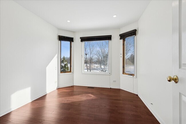 Building Photo - 1810 Fox Run Dr