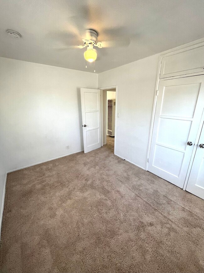 Building Photo - 618 W 26th St