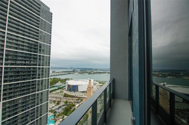 Building Photo - 121 NE 5th St