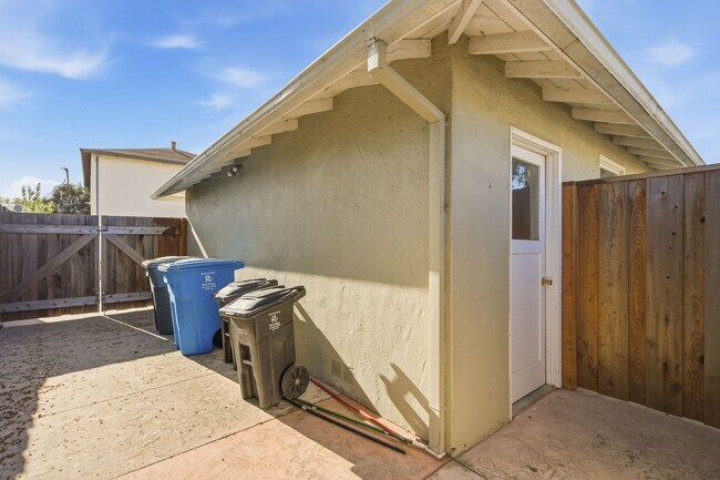 Building Photo - 541 Jackson Ave