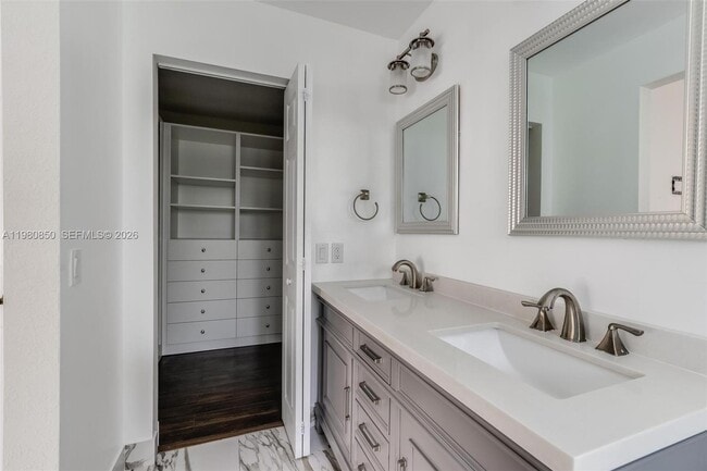 Building Photo - 1046 Golden Cane Dr