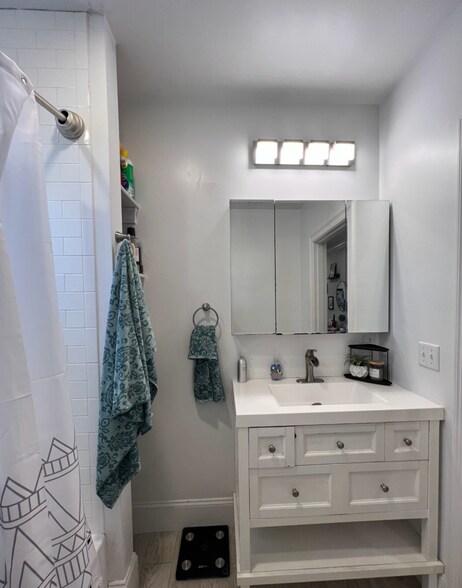 Building Photo - 118 Holland St