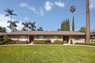 Building Photo - Country Club Villas