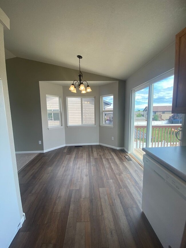 Building Photo - 4 BED | 3 BATH | 3 CAR GARAGE | SUMMERSET