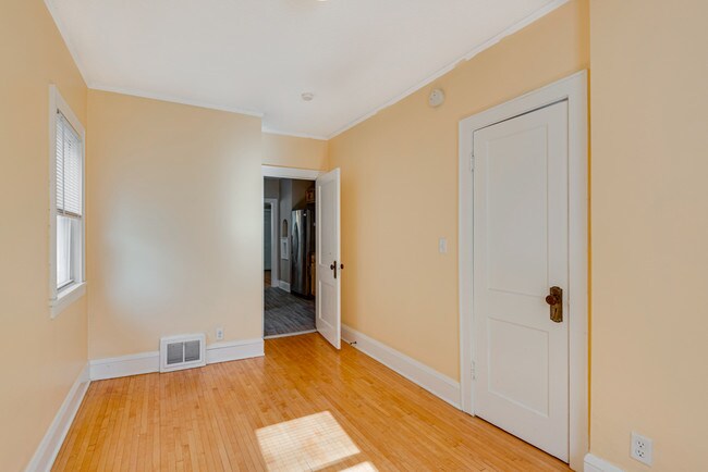 Building Photo - 700 24th Ave SE