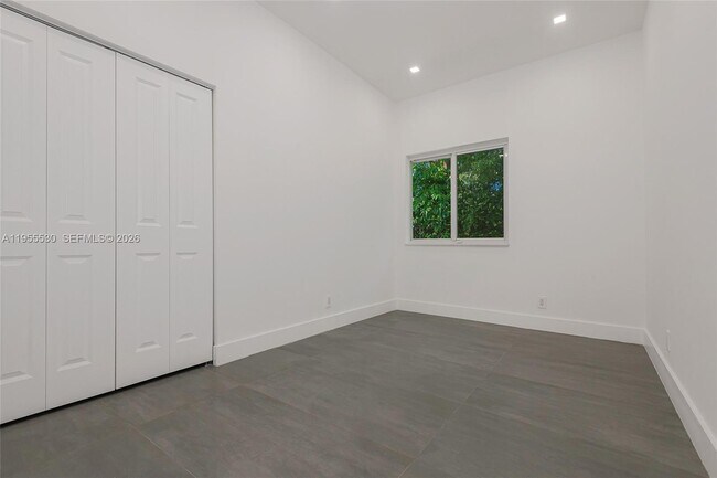 Building Photo - 651 NE 172nd St