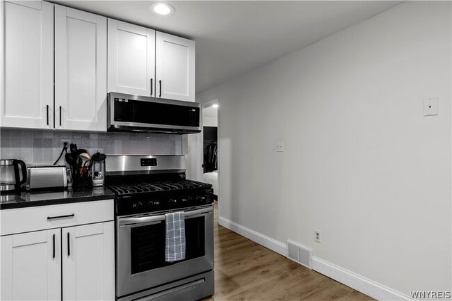 Building Photo - 641 Forest