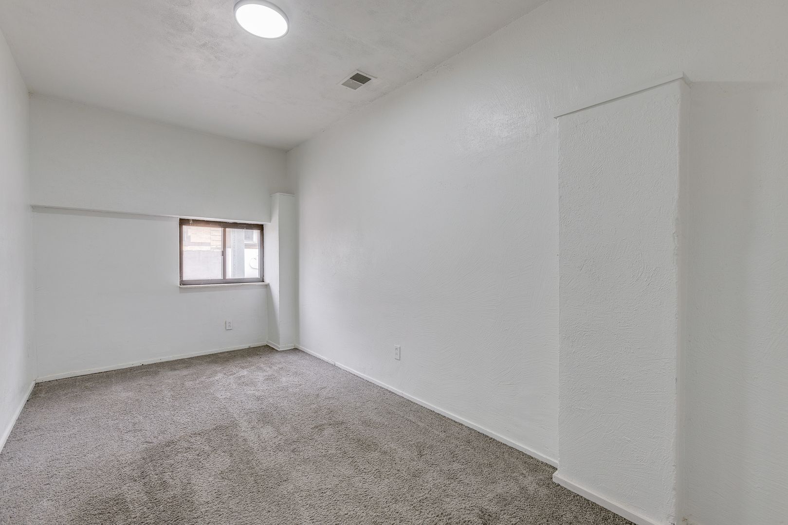 Building Photo - 600 E Warrington Ave