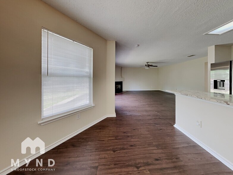Building Photo - 316 Willow Oak Dr