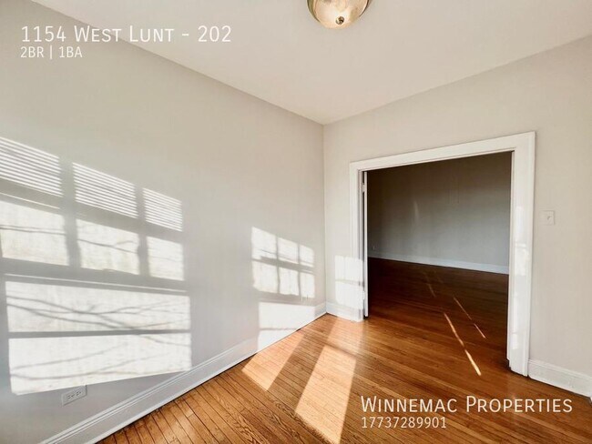 Building Photo - 1154 West Lunt-202