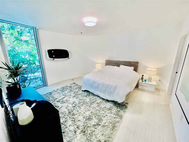 Building Photo - 1 Collins Ave