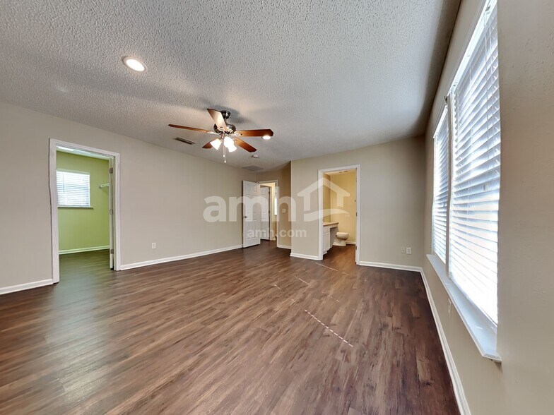 Building Photo - 9734 Hazel Lake Dr