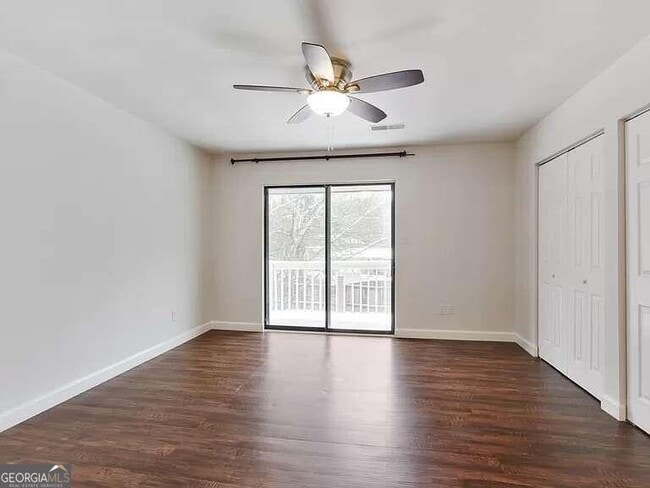 Building Photo - 2032 Powers Ferry Trce SE