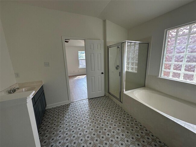 Building Photo - 3309 Blue Ridge Dr
