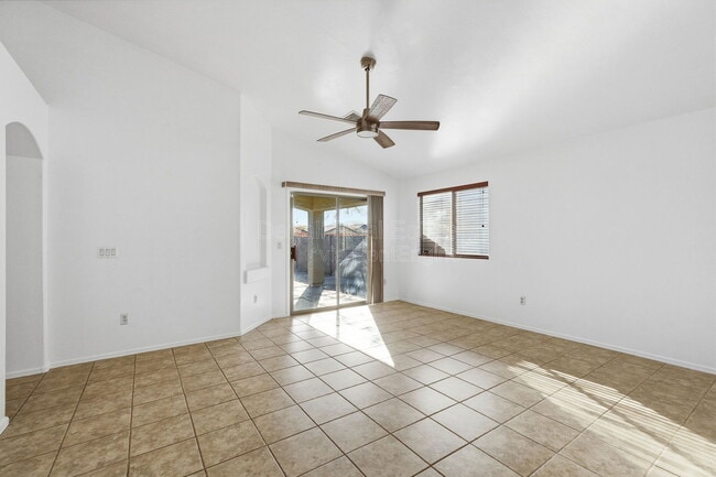 Building Photo - 7159 S Providence Dr