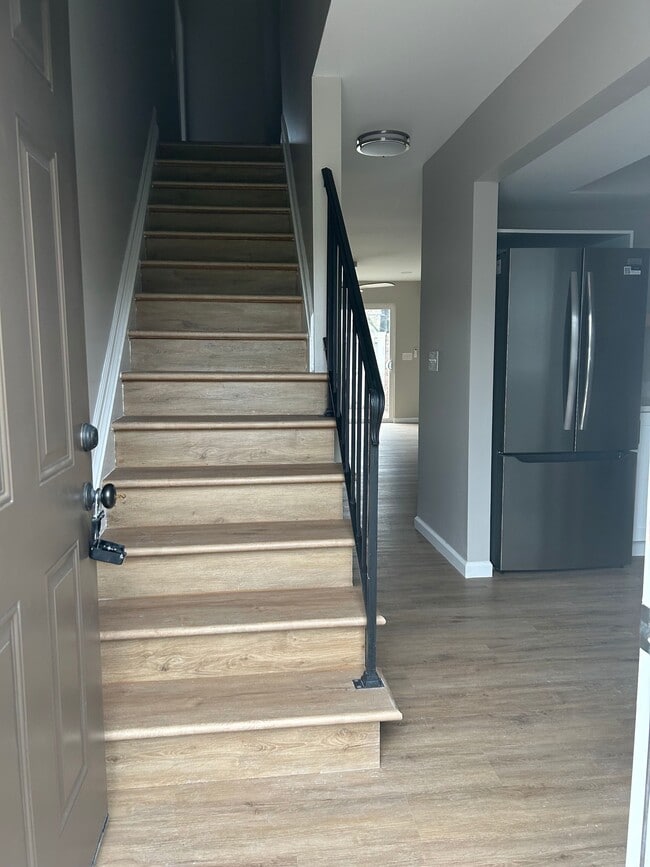 Building Photo - 2530 E North St