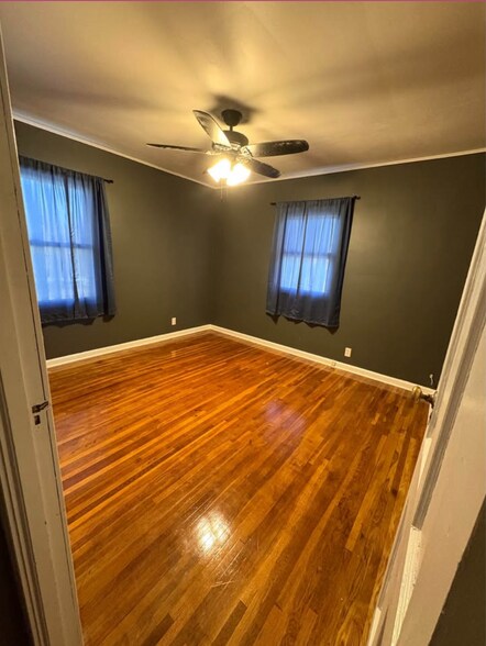 Building Photo - 2116 Poplar St