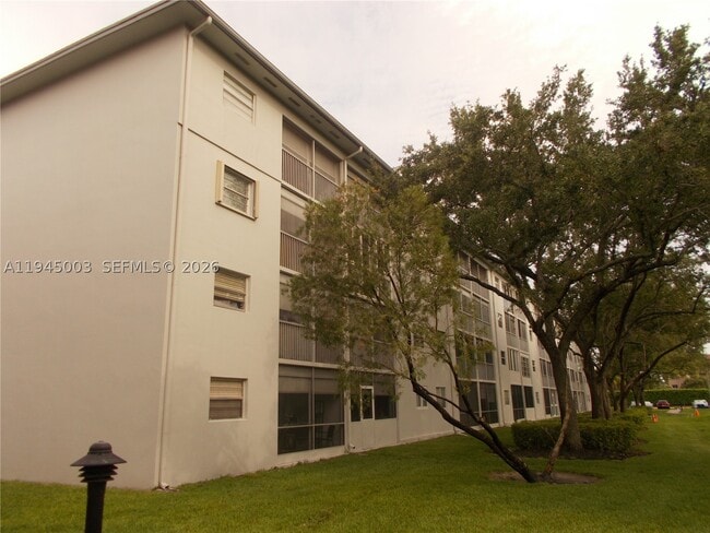 Building Photo - 1400 SW 124th Terrace
