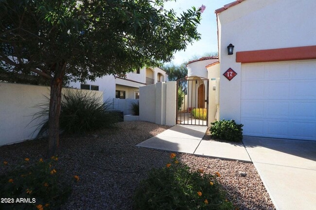 Building Photo - 1750 E Ocotillo Rd