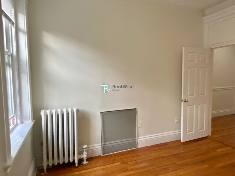 Building Photo - 1315 Commonwealth